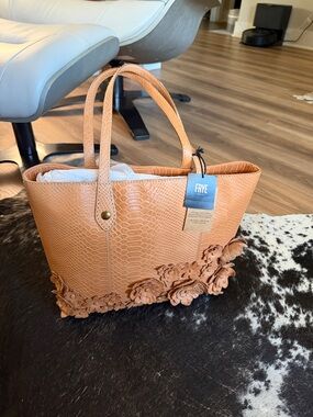 NWT FRYE Tan Textured Leather Tote with Floral Appliqué